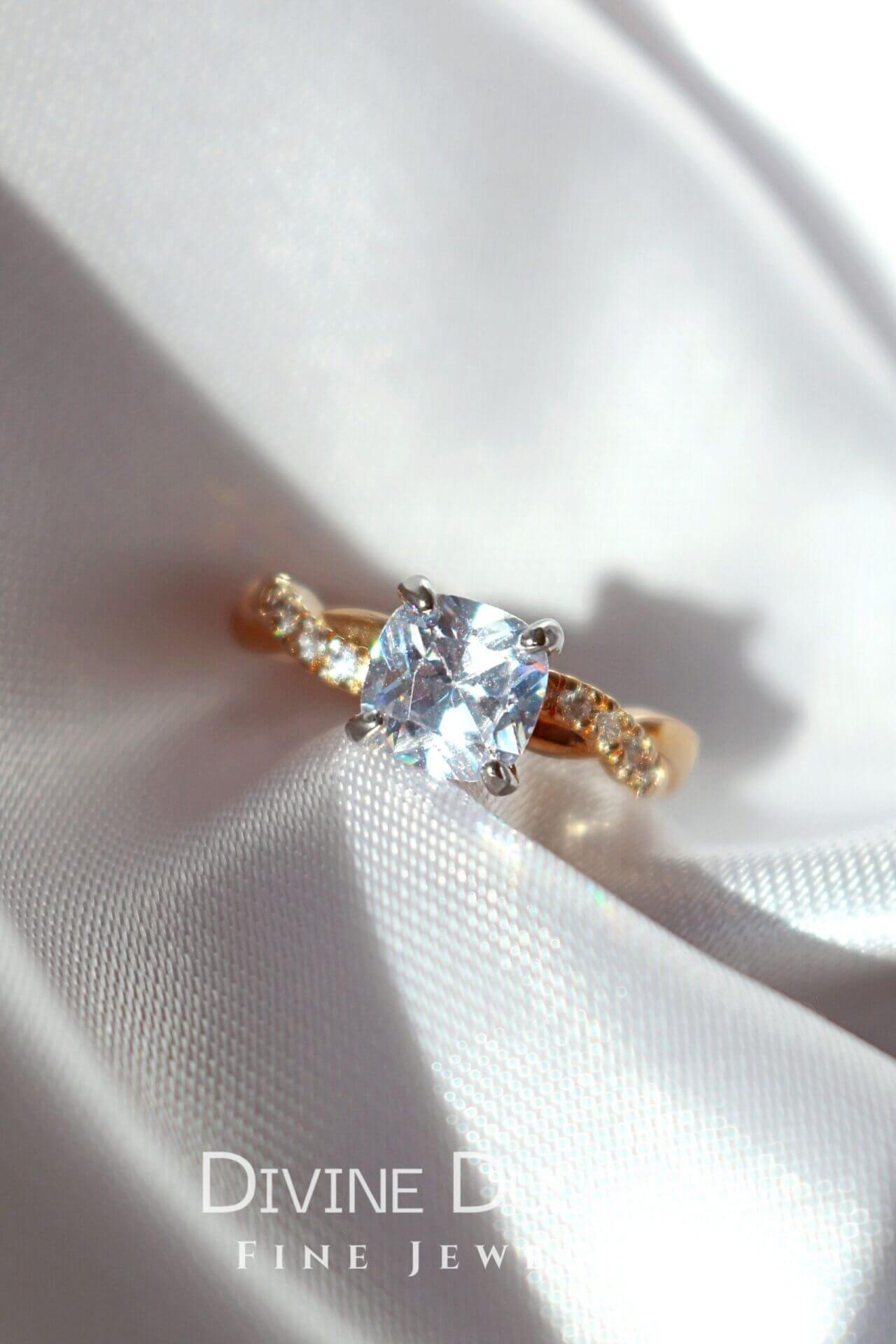 "Cinderella" | 18K Solitaire Ring